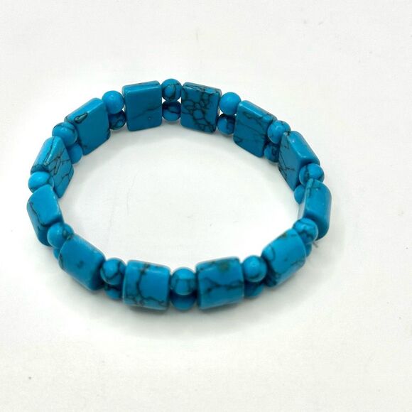 Dyed howlite stretchy bracelet - Picture 4 of 9